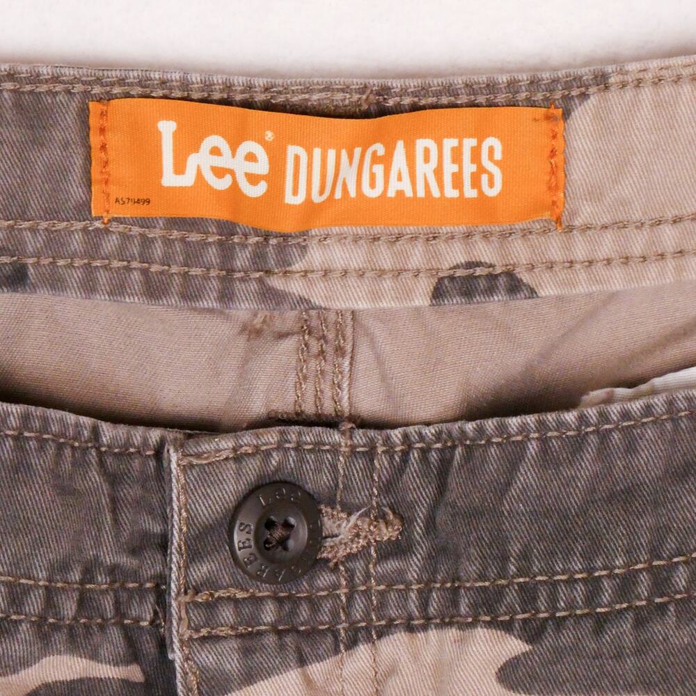 Lee Dungarees Brown Camo Print Cargo Shorts Size 40 Flat Front Punk Skater - Picture 3 of 8